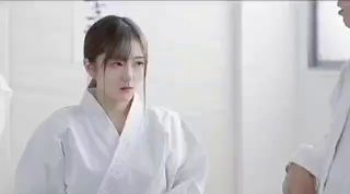 172cm大学长腿妹妹~酒店让大叔叫外卖~直接站在门口被玩到高潮~
